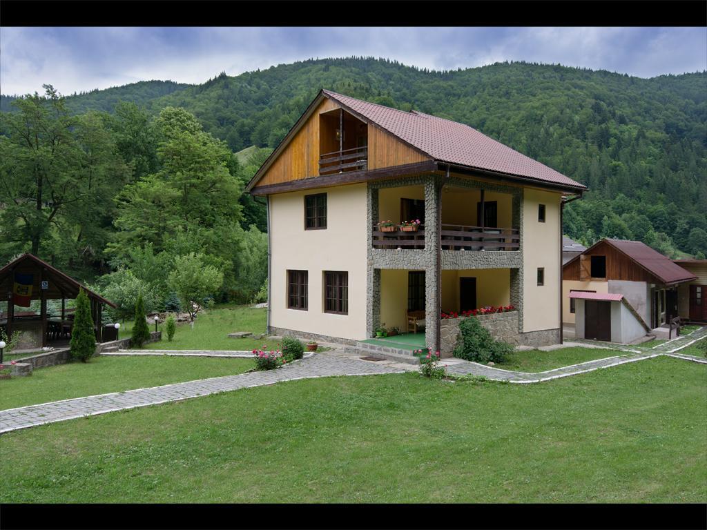 Pensiunea Bobu Hotel Izvoru Muntelui Buitenkant foto